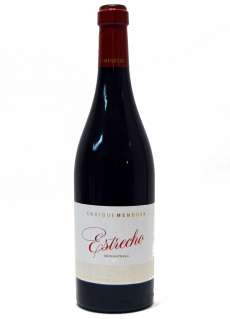 Red wine Estrecho Monastrell