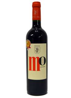 Red wine Mo Salinas Monastrell